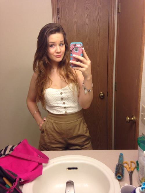 18+ only. Selfshot Full Photo Sets