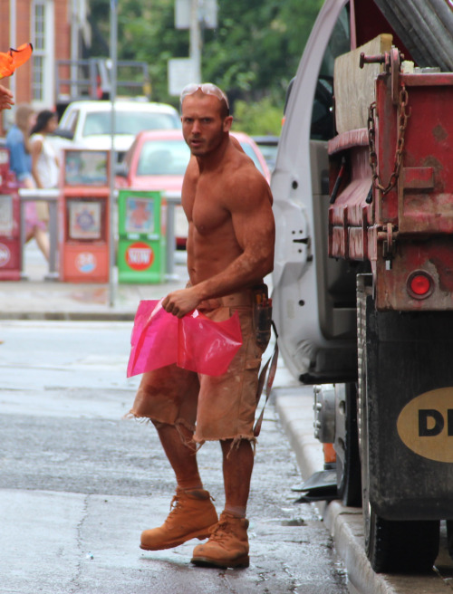 torontomenatwork:  Hunky Bricklayer Handsome and ripped bricklayer working on a Saturday at 373 Queen West and Peter. He’s a total tradesman fantasy. 2015 May 30   Damn