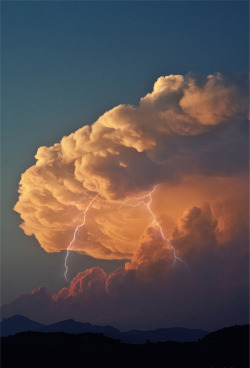 essenceofnxture:  Storm by Francis Atienza