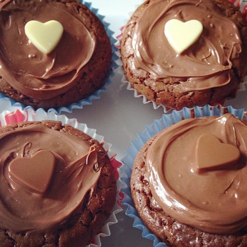 anothersh0tatlife:  Experimented with cupcake brownies 🍫❤️  Oh now those look very yummy your making me hungry :)