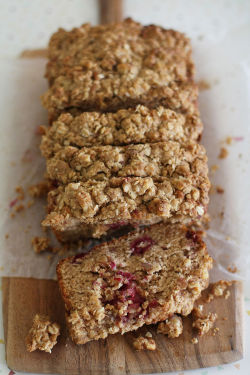 fullcravings:  Raspberry Crumble Loaf Cake