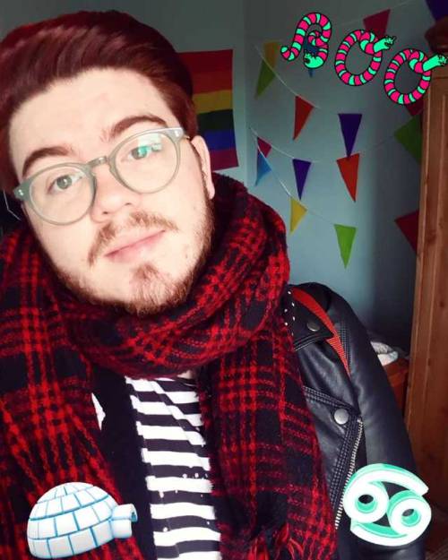 immiscible-nvn:  It’s finally getting chilly in Glasgow and I get to wear nice big scarves again 😍😍😍  Gorgeous! 😘