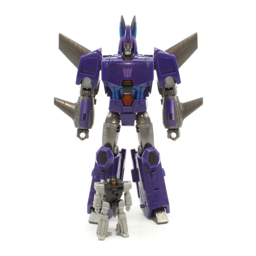 Generations Selects Cyclonus &amp; Nightstick (Legacy)Hasbro heard we wanted more Armada toys but th