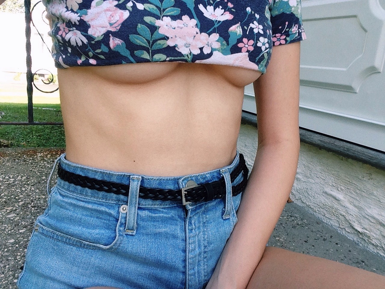 Underboob aesthetics.