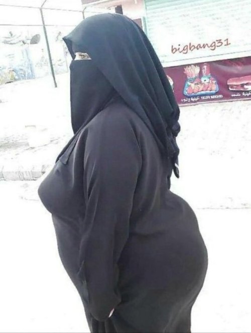 A niqabi arab milf, guess less than a gangbang wont satisfy her