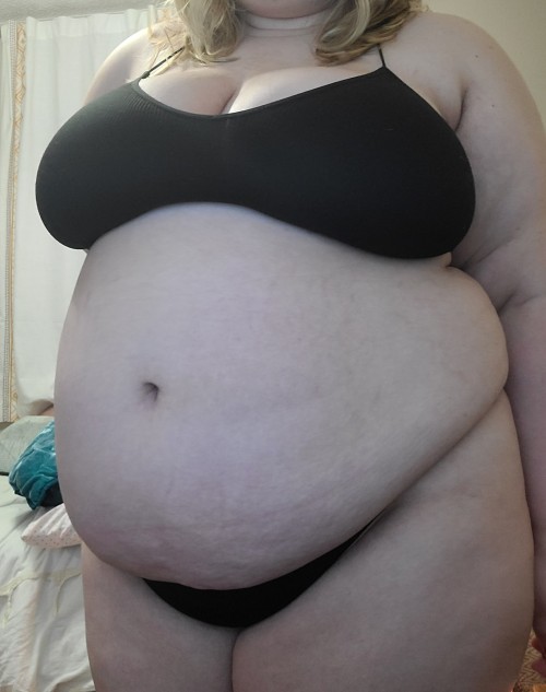 Porn gracesgut:my belly hang is getting out of photos