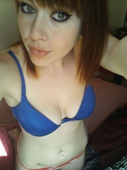 bralover:  hotselfshotsandmore:  Thousands more like this @ hotselfshotsandmore.tumblr.com  Beauty  I think she&rsquo;s hot