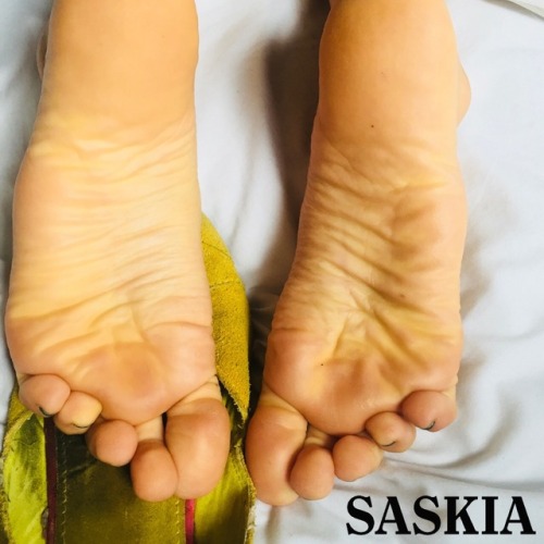 Sex saskias-feet:  Like and Reblog if you want pictures