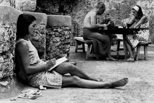 napolinostalgia:Jackie Kennedy, Ravello, Italy, 1962 Photo by Benno Graziani