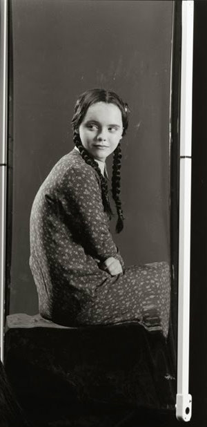 morticiasgrandromance:Lisa Loring and Christina Ricci as Wednesday Addams(photo credit: morticiaadda