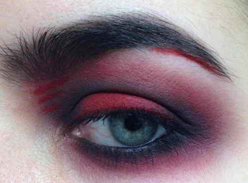 grimcreeper666:Test run makeup for the top show. Minus the red streak under the tail end of my brow.