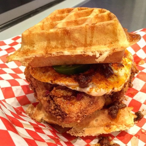 The HOT Texan MOD (nashville hot , over easy , jalapeño, , maple syrup, waffle bun)….Don&rsqu