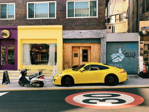 Yellow and yellow, Haebangchon.