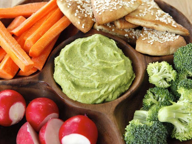 veganrecipecollection:  (via Gaby Dalkin’s Avocado Cilantro Hummus- Absolutely