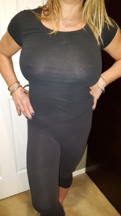 thenobraclub: The friendly neighbor @lovestotempt  A proud member @lovestotempt  Great braless