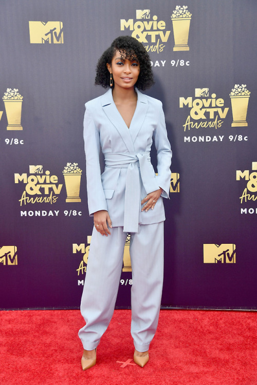 Yara Shahidi attends the 2018 MTV Movie And TV Awards at Barker Hangar on June 16, 2018 in Santa Mon