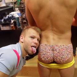 musculardude: capnkink:  Now this is a fun idea!  He’s wearing a swimsuit made of sprinkles? 