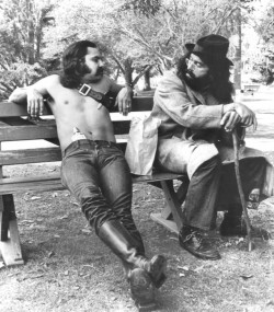 taisummer7: beatnikdaddio: cheech and chong. 1972.   °`°•▪¤°☠°💋°☠°¤▪•°`° 