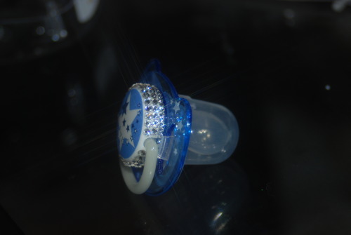 daddyslilpolarbear:  For the more subtle Pacifier sucker.  This super cute night themed Avent Pacifier 6-18 Month has a glow in the dark handle and knob is encrusted with 3 rows or real Swarovski Crystals.  the bottom row is wrapped completely around