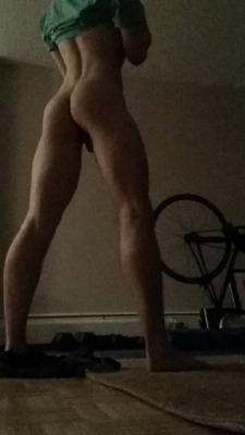 theaussietwink:  snotferret:  my sweaty post-bikeride ass is a face-magnet  Then I need a bike riding boy 😍~The Aussie Twink~