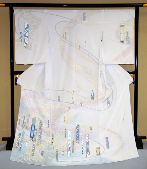 Visiting Dress “TOKiO Flower bloom” by Kyoko NakashoA city of buildings, large and small