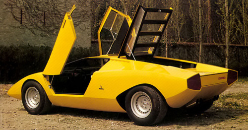 rocketumbl:  Lamborghini Countach prototype