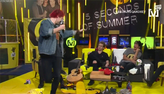 venomuke:  Michael falling over while lip syncing Britney Spears is my new favorite