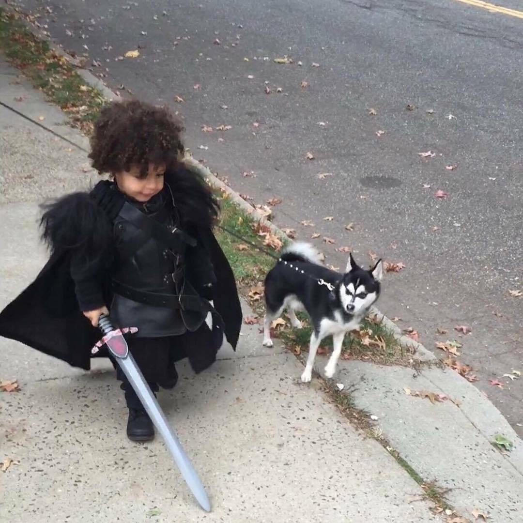 kinginthenorthjonsnow:  Adorable Jon Snow cosplay
