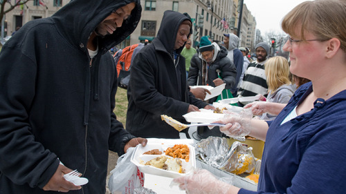 disciplesofmalcolm: rtamerica: Florida town threatening volunteers who feed homeless Authorities in 