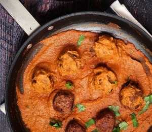 Lentil Meatballs in Makhani Sauce(Source)VeganFoodPorn.pictures/ | Vegan Cookbooks On Sale!Like Us O