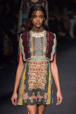 frackoviak:VALENTINO FALL 2015 | AYA JONES