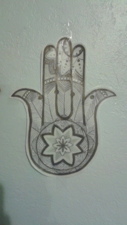 Hamsa hand, pen