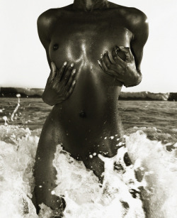 robertvoltaire: WOMAN IN SEA. 