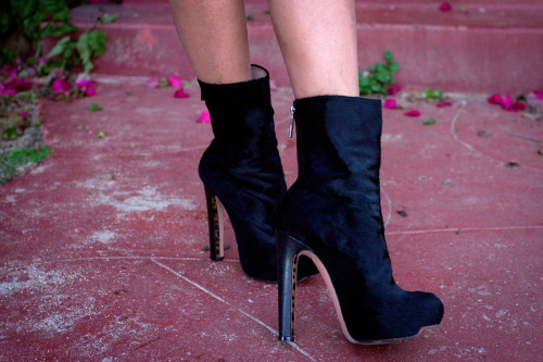 Fashion blogger lusttforlife in Hervé Léger Pony Hair Boots.Style Stalker Love Me Do Lace Up Dress S