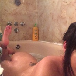 stopdropndryhump:  Lemme bathe you daddy I can rub you down squeaky clean ✨