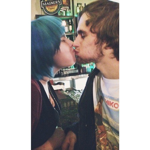 Cloudy with a chance of meatballs kissing! 💋💕 #cloudywithachanceofmeatballs #kissing #love #boyfriend #pub #cute