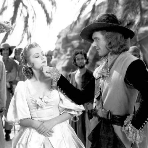  Errol Flynn and Olivia de Havilland in Captain Blood (1935) 