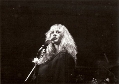 lonelywoolf:Stevie Nicks, Rumours Tour, Seattle, 3 September 1977. Photo’s by Bill Hansen.