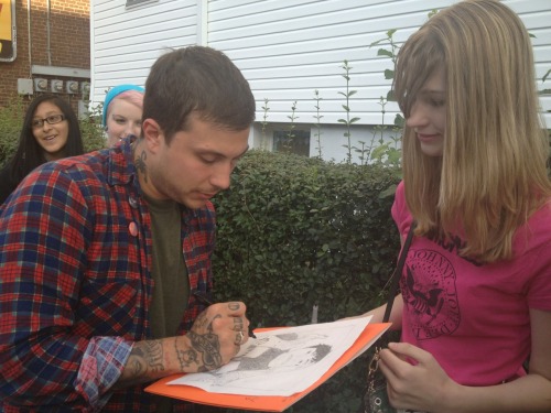 gerardave: gerardave: whenever im sad i think about when I hugged frank iero and how he’s the 