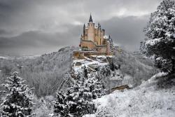 i-traveltheworld:    The Alcázar of Segovia