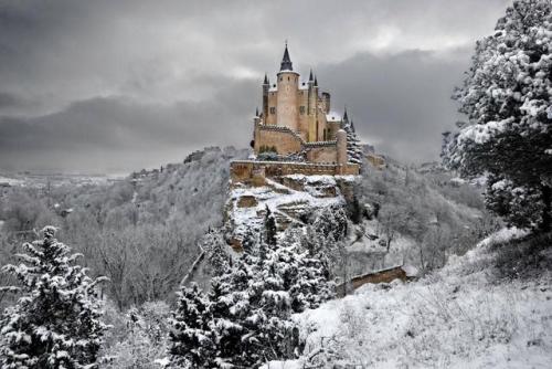 i-traveltheworld:    The Alcázar of Segovia - Segovia, Spain💞🌍  