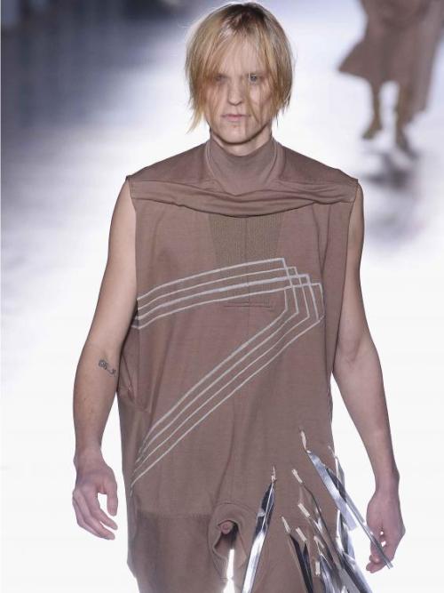 whetwillie:   FASHION FORWARD: Dress for the job you want.  To lose. (Rick Owens “Sphinx” 2015) 