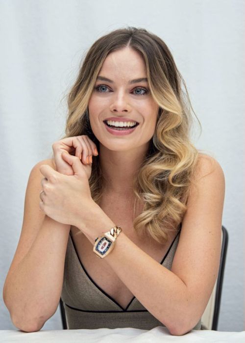 observantistic:  MARGOT ROBBIE Press conference