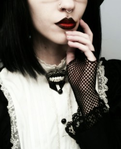 graveyard-whimsy:  Very much love doing my lips like this ♡ 