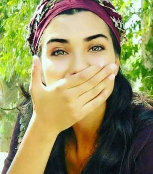 kafka620:  Bir Kadın Sevildiğini Değil  Sahip Çıkıldığını Hissettiğinde Aşık Olur….❤