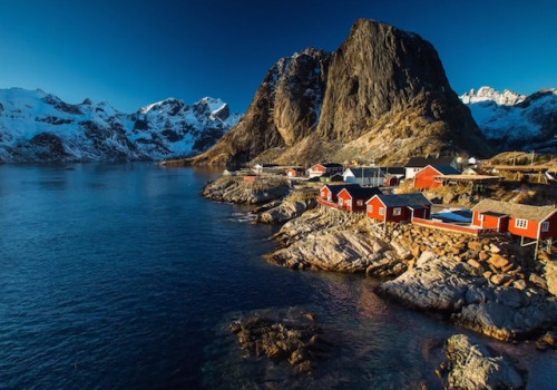 wordsnquotes:  landscape-photo-graphy:Timelapse Through Lofoten IslandsPhotographer Lasse Henning went in at the Lofoten Island located in the north of Norway, closed to the polar arctic circle. he came back with amazing pictures he assembled to make