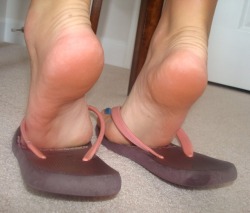 Mesmerizingfeet:footplay In Havaianas