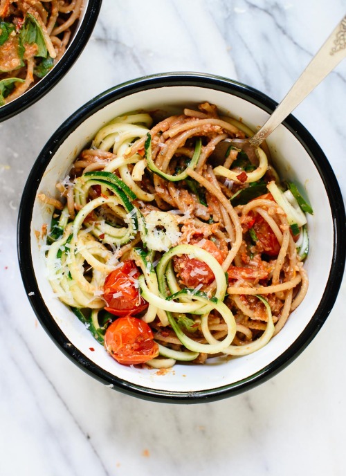 veggiecomfort:Double Tomato Pesto Spaghetti with Zucchini Noodles