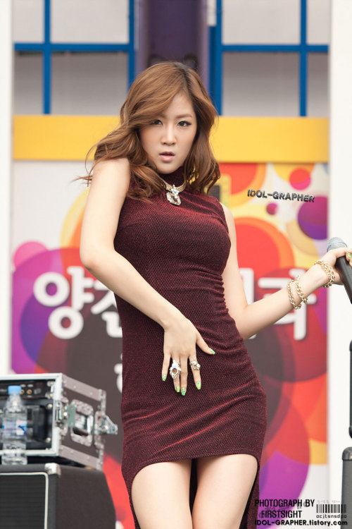 koreangirlshd: Girl group Sistar at a performance in 2012 ~ Photos by Firstsight