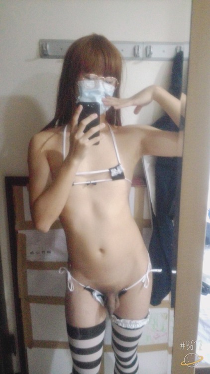 24582178: 今天女僕內衣喔~剛剛玩了一下屁股，所以決定要試試看一整天都塞著屁股看看 晚點會放影片喔